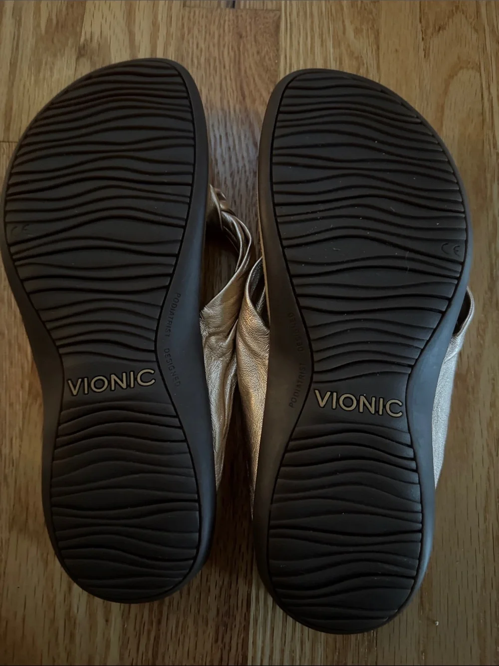 Vionic Pippa Metallic Rose Gold Knotted Thong Sandals, size 7.5 - Picture 5 of 6